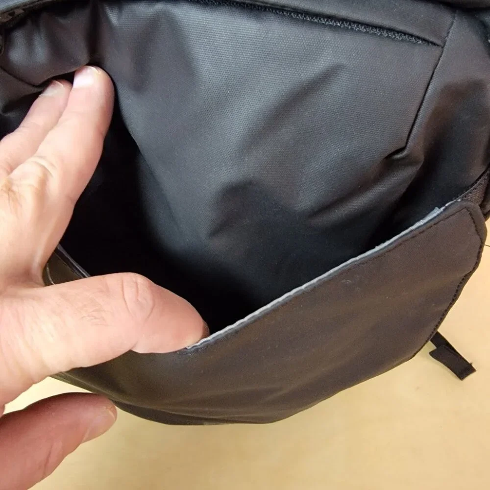 Camelbak missing zippers